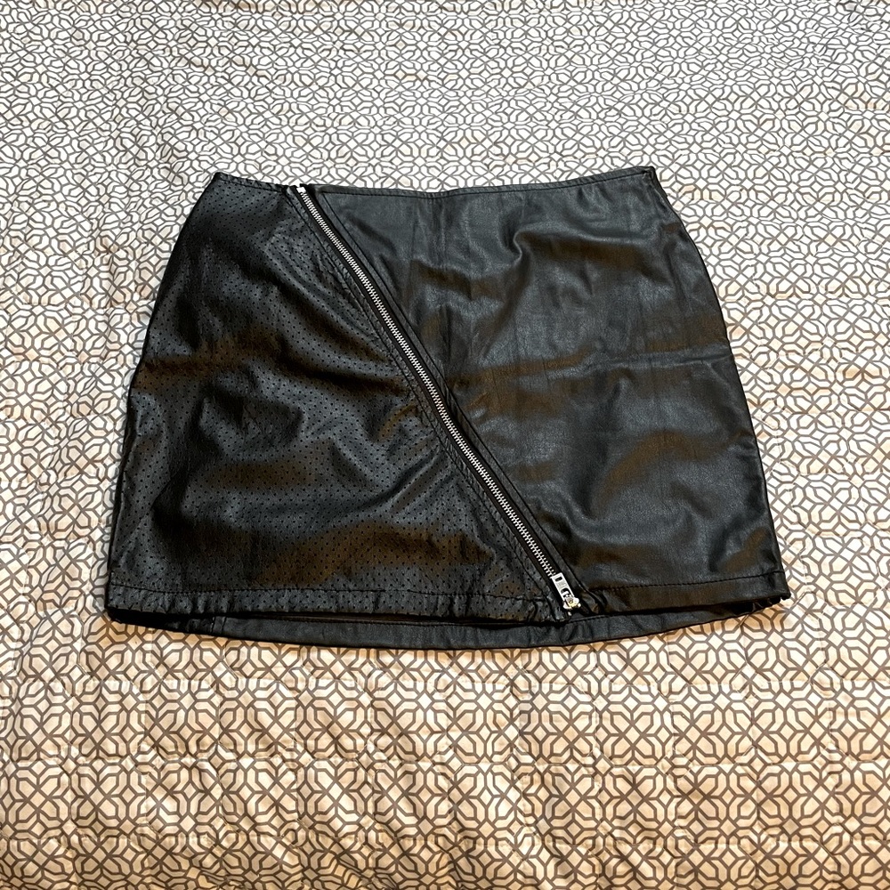 Black VEGAN leather mini skirt ~ Sancutary